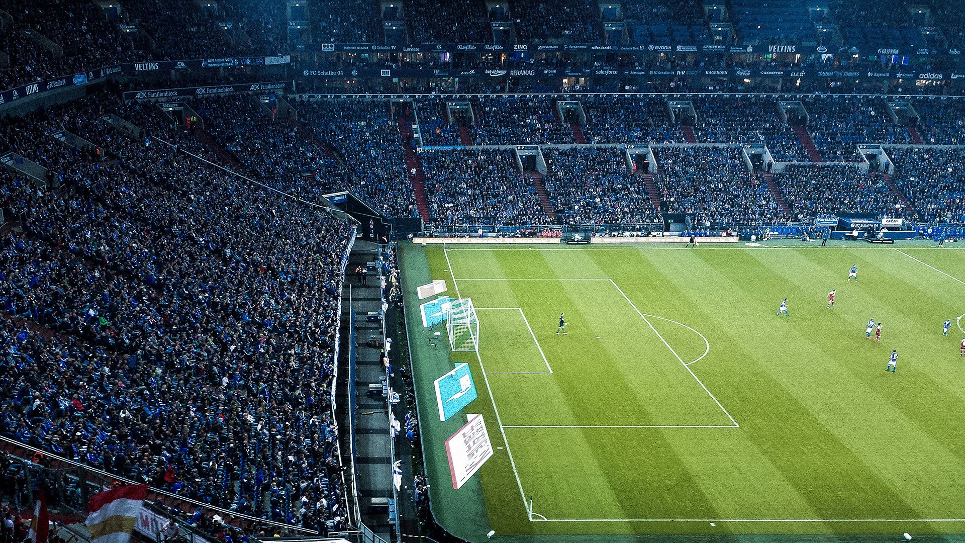 赛道与球场的双重奏鸣，当F1年度争冠战火点燃，火箭已轻取开拓者